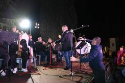 Άναμμα Χριστουγεννιάτικου δέντρου στο Αιγίνιο 