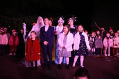 Άναμμα Χριστουγεννιάτικου δέντρου στο Αιγίνιο 