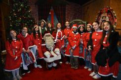 Άναμμα Χριστουγεννιάτικου δέντρου στο Αιγίνιο 